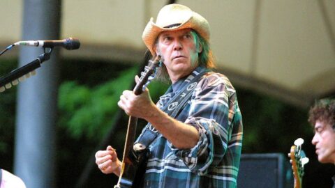 Spotify tarafını seçti: Neil Young’ın şarkılarını kaldırıyor
