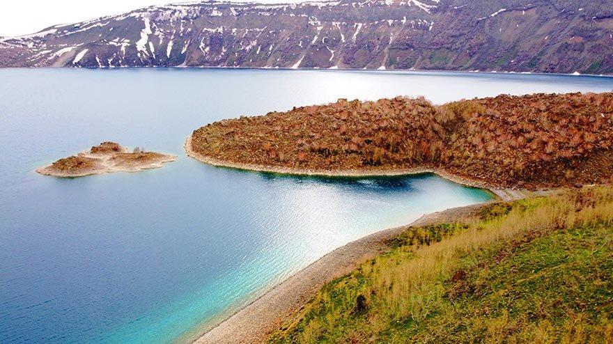 Dünyanın ikinci büyük krater gölü Nemrut… Görenleri kendine hayran bırakıyor