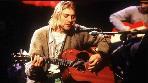 Kurt Cobain’in elektro gitarı açık artırmada