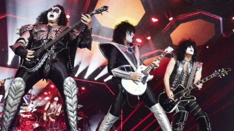 Avusturya ile Avustralya’yı karıştıran Kiss grubu büyük gafa imza attı