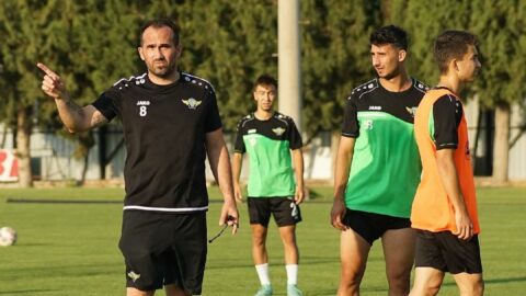 Akhisarspor’da Theofanis Gekas’tan sekiz futbolcuya son çağrı