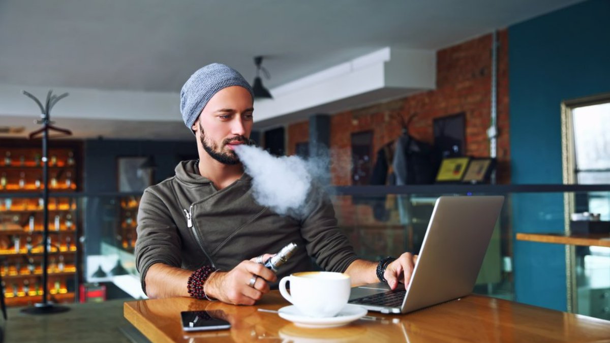 Bilimsel araştırma: E-sigara, 240 kimyasal maddenin solunmasını sağlıyor
