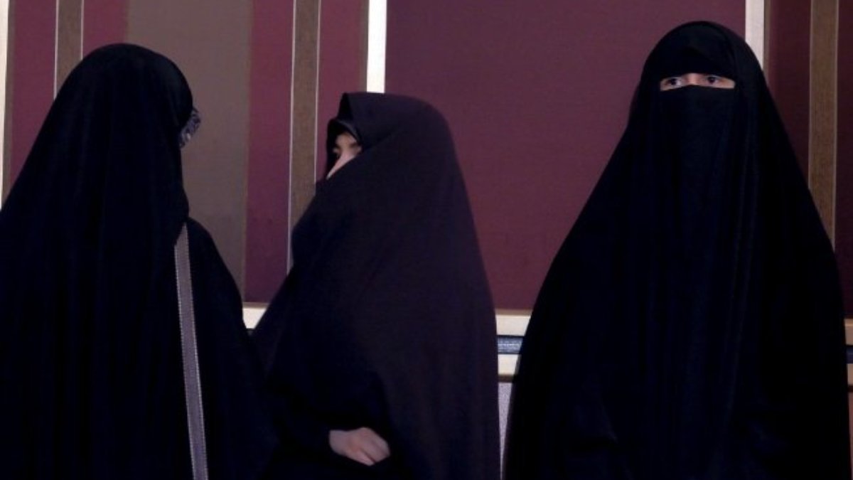 İran’da başörtüsü gerilimi: Kadınları kamerayla izleyecekler