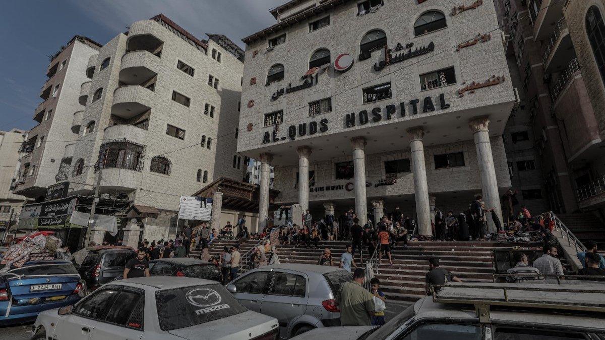 İsrail'den hastane çevresine saldırı