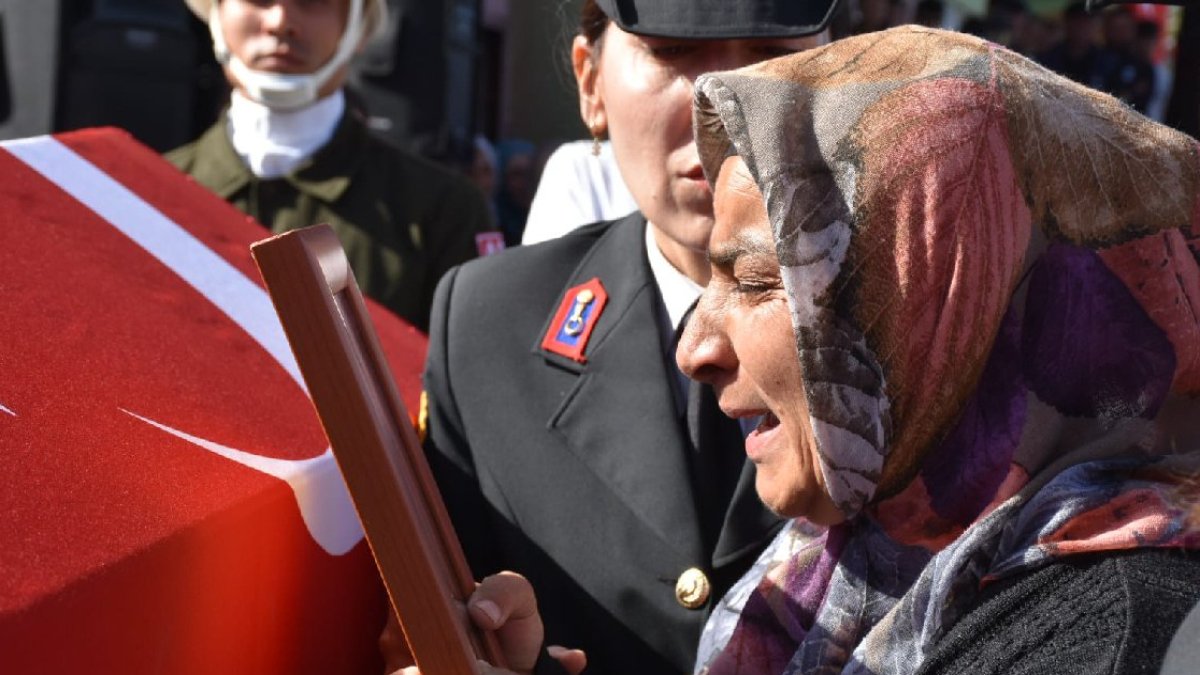 Silah kazası sonucu şehit olan Onur Özbek Niğde'de son yolculuğuna uğurlandı