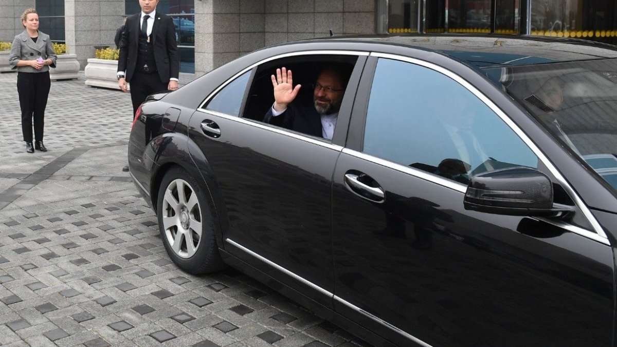 Diyanet İşleri Başkanı Ali Erbaş Mercedes'ten inecek mi?